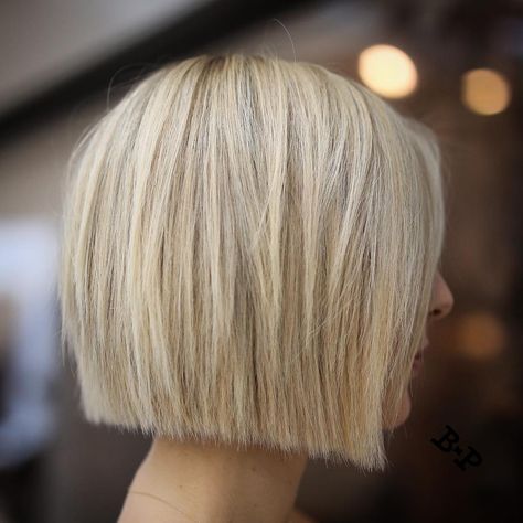 Is the blunt bob the most popular haircut of 2017? - TODAY.com Hairstyles For Fine Hair, Messy Bob, Straight Blonde Hair, Layered Bob Hairstyles, Bob Hairstyles For Fine Hair, Haircuts For Fine Hair, Short Blonde, Bob Haircut, Short Blonde Hair