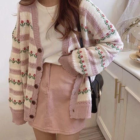 Garden Floral Cardigan - Cardigan Cute Chunky Cardigan, Pastel Academia Fashion, Grandma Core Fashion, Soft Academia Aesthetic Outfits, Tulip Cardigan, Grandmacore Outfit, Dress And Cardigan Outfit, Outfit Ideas Floral, College Fall Outfits