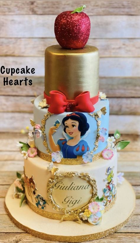 Snow White 2nd Birthday Party, Baby Snow White Birthday Party, Snow White Birthday Party Cake, Snow White Centerpiece Ideas, Snow White Party Ideas, Snow White Birthday Cake, Snow White Birthday Party Ideas, Disney Princess Birthday Cakes, Snow White Cake