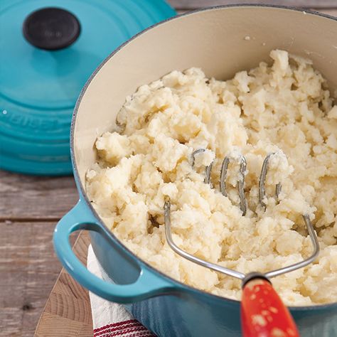 These Garlic Mashed Potatoes are a yummy side dish. Paula Deen Mashed Potatoes, Garlic Mashed Potatoes Recipe, Roasted Garlic Mashed Potatoes, Best Mashed Potatoes, Paula Deen Recipes, Mashed Potatoes Recipe, Garlic Mashed Potatoes, Mashed Potato Recipes, Garlic Mashed