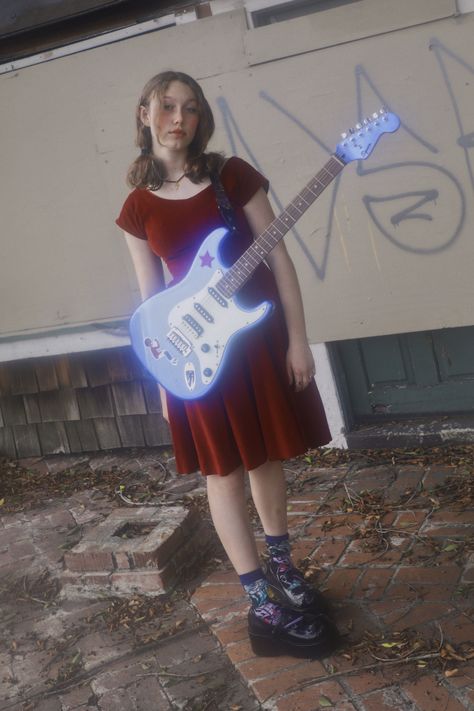 Lucy Fallout Ella Purnell, 80s Valley Girl, Ella Fields, Girl With Electric Guitar, Dyke Fashion, Electro Guitar Aesthetic Girl, Manic Pixie Dream Girl, Nordic Tattoo, Riot Grrrl