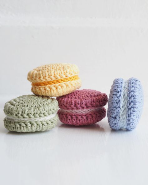 Crochet Macaron Pattern Free, Crochet Macaron, Colorful Macarons, Crochet Food, Play Food, Macaroons, Crochet Tutorial, My Website, Have Fun