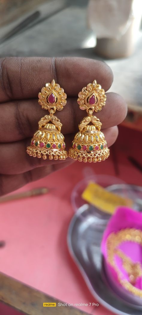 Ear Rings Jumkis Gold, Latest Gold Buttalu Designs, 4 Grams Gold Ear Rings, Gold Buttalu, Vanki Designs Jewellery, Cheap Gold Jewelry, Pretty Gold Necklaces, Gold Jhumkas, Simple Necklace Designs