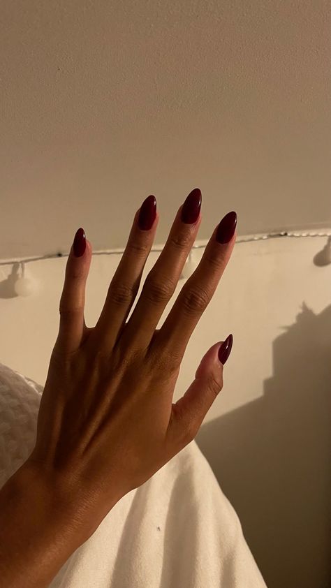 Natural Nails Acrylic Black Women, Tanned Hands Nails, Short Dark Red Almond Nails, Maroon Nails On Brown Skin, Grown Woman Nails, Hand Model Poses Nails, Nails On Brown Skin Hands, Dusky Skin Nail Polish, Nail Polish Black Women