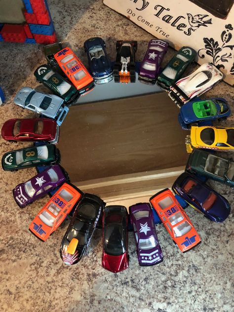 Hot Wheels Diy, Dream Setup, Room Stuff, Car Themes, Matchbox Cars, Makeover Ideas, Boys Bedroom, Boy's Bedroom