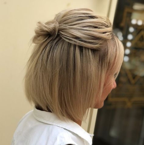 Cute Knotted Half Updo for Bob Short Bob Updo, Cute Updos For Short Hair, Bob Updo Hairstyles, Updo For Short Hair, Bob Updo, Cute Updos, Updo Ideas, Updos For Short Hair, Blonde Updo