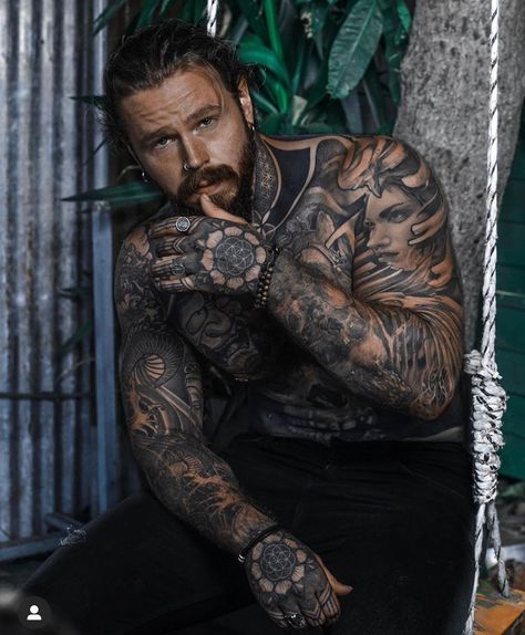 Kevin Creekman, Katherine Winnick, Man With Tattoos, Tatted Men, Werewolf Aesthetic, Family Forever, Full Body Tattoo, Body Suit Tattoo, Beard Tattoo