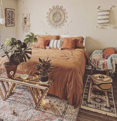 Bohemian Moroccan Bedroom, Persian Bedroom Aesthetic Cozy, Moroccan Theme Bedroom, Moroccan Boho Decor, Moraccon Theme Bedroom, Moraccon Theme Decor, Tiny Boho Bedroom, Bedroom Decor Moroccan Style, Middle Eastern Bedroom