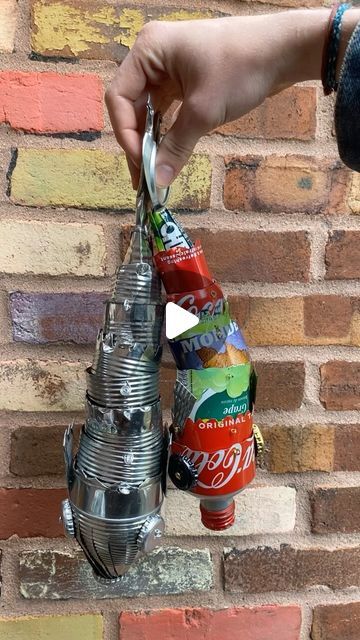 Oscar Wilder on Instagram: "Another fish! Soon I can open up a fish market 

Cans and caps and other scraps 

#recycledart #recycledmetal #canart #articulatedfish #kineticsculpture" Vegetable Can Crafts, Diy Fish Decor, Tuna Fish Cans Crafts, Can Sculpture, Aluminum Can Art Fish, Fish Market, Fish From Recycled Material, Diy Fishing Decor, Tinned Fish Illustration