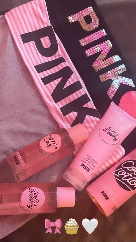 Victoria Secret Body Spray, Pants Low Rise, Vs Pink Leggings, Pretty Pink Princess, Pink Lifestyle, Body Smells, Pink Yoga Pants, Pink Aura, Pink Life