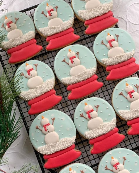 Baked on Promise•Annie Popule on Instagram: “Dec. 2021’s most popular cookie sold, the classic snow globe.” Popular Cookies, Winter Cookie, Christmas Cookies Decorated, Christmas Sugar Cookies, Cupcakes Decoration, Sugar Cookies Decorated, Cupcake Cookies, Christmas Cookies, Sugar Cookies