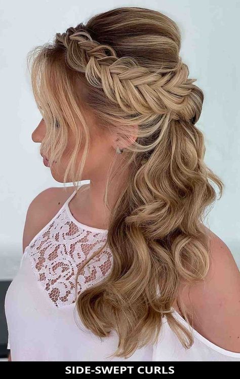 You've gotta try this super-flattering florals in a fishtail braid that's totally trending right now! To get all of the details for this style, tap here and also check out the rest of these 21 modern bridesmaid hairstyles for the brides big day. // Photo Credit: @alexandralee1016 on Instagram Bridesmaid Hair Side, Side Curls, Cute Prom Hairstyles, Feminine Hairstyles, Side Swept Curls, Pageant Hair, Side Swept Hairstyles, Hairdo Wedding, Side Hairstyles