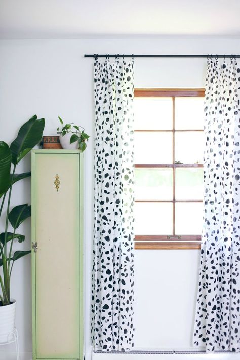 Painted Spotted Curtains from A Beautiful Mess Ticking Stripe Curtains, Stenciled Curtains, 1800s Home, Polka Dot Curtains, Painted Curtains, Ikea Curtains, Drop Cloth Curtains, Astuces Diy, How To Make Curtains