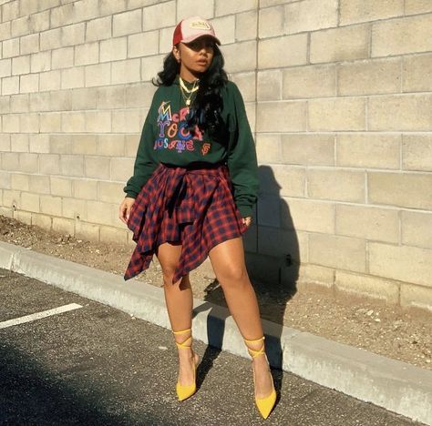 Dress Hoodie, Plaid Skirt Outfit, Plaid Skort, Skirt Streetwear, Girls Night Out Outfits, Instagram Dress, 30s Fashion, Streetwear Fits, Fun Photoshoot