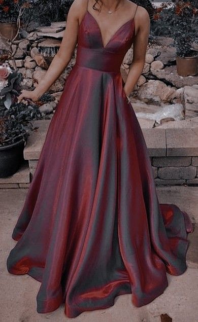 Wedding Lehenga Designs, Modern Disney, Fashion Design Dress, Red Gowns, Lehenga Designs, Red Prom Dress, Designer Wear, Halter Formal Dress, Evening Wear