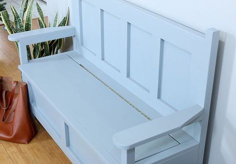 How to build a DIY storage bench. Free building plans by Jen Woodhouse Diy Storage Bench Plans, Storage Bench Plans, Corner Bench With Storage, Storage Bench Diy, Diy Bank, Jen Woodhouse, Diy Wood Bench, Wooden Storage Bench, Free Building Plans