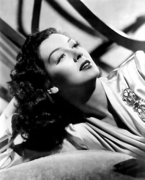 Rosalind Russell. Rosalind Russell, Classic Movie Stars, Classic Actresses, Hollywood Glam, Old Hollywood Glamour, Golden Age Of Hollywood, Silver Screen, Vintage Glamour, Vintage Hollywood