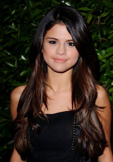 Selena Gomez 2011, Selena Gomez Dresses, Selena Gomez Tumblr, Selena Gomez Dress, Selena Gomez Wallpaper, Old Celebrities, A Happy Girl, Charlotte Rose, Long Brunette Hair