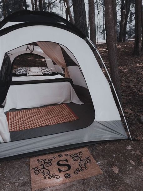 Tents Camping Glamping, Zelt Camping, Cozy Camping, Tenda Camping, Camping 101, Camping Inspiration, Camping Set Up, Family Tent Camping, Camping Aesthetic