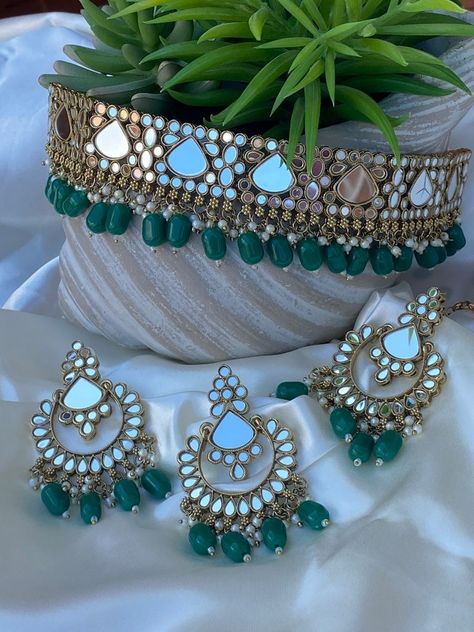 Mint Green Jewelry, Mirror Jewellery, Green Jewellery, Bridal Jewelry Sets Brides, Kundan Jewellery Set, Kundan Bangles, Pink And Mint, Polki Earrings, Jewelry Set Design