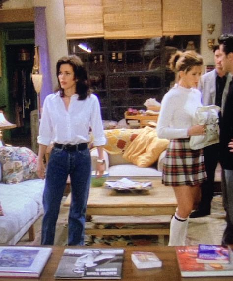 Monica And Rachel, Rachel Green Outfits, Ray Ray, Rachel Green, Friend Outfits, Season 1, Fashion Inspo, Green, Clothes