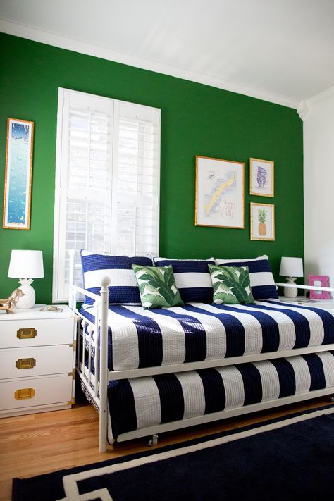 Guest Room in Progress - Kelly in the City Kelly Green Room, Kelly Green Bedroom, Green And Navy Bedroom, Green And Blue Bedroom Ideas, Kelly Green Bedrooms, Green And Blue Bedroom, Green Room Ideas, Emerald Green Living Room, Pink Green Bedrooms