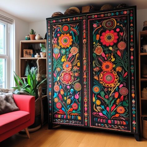 Unique Furniture Painting, Painted Vintage Furniture, Mexican Furniture, Whimsical Painted Furniture, Patterned Furniture, Revamp Furniture, Boho Style Decor, Bohemian Furniture, Boho Furniture