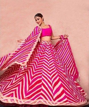 Mouni Roy | Leheriya Lehenga |Pink lehenga | Mheenid outfits | First Diwali after wedding | Karvachauth | Celebrity Fashion Mouni Roy Dresses, Diwali Fashion, Moni Roy, Diwali Dresses, Diwali Outfits, Party Wear Lehenga Choli, Mouni Roy, Traditional Indian Outfits, Party Wear Lehenga