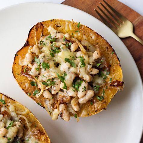 French Onion Stuffed Spaghetti Squash - Avocado Skillet Pesto Chickpea, Stuffed Spaghetti Squash, Amazing Vegetarian Recipes, White Bean Recipes, Healthy Dinner Recipe, Easy Healthy Dinner, Spaghetti Squash Recipes, Oven Cooking, Squash Recipes