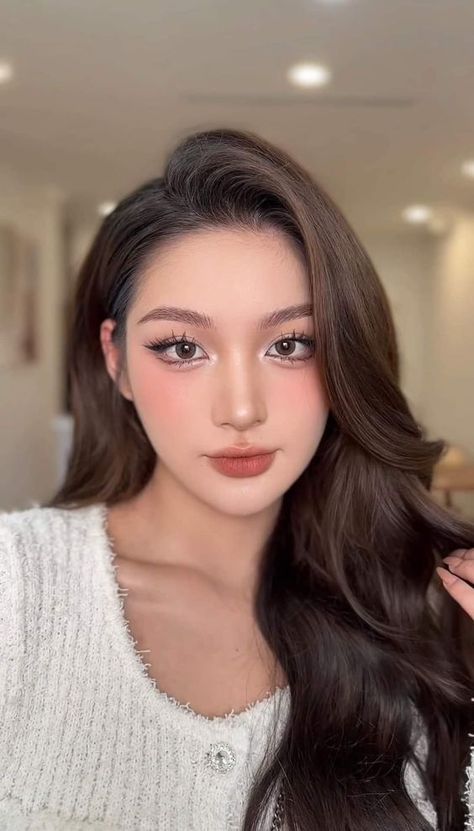 Korean Looks Makeup, Make Up Looks For Graduation, Thailand Makeup Look Wedding, Thai Makeup Looks, Graduation Look Makeup, Graduation Makeup Tutorial, Make Up Douyin, Matte Makeup Look, Tut Makeup