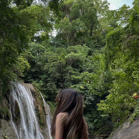 Falls Pictures Poses, Falls Pose Ideas, Falls Pictures Ideas, Nature Trip, Waterfall Pictures, Ig Pics, Girl In Water, Water Falls, Beach Photography Poses