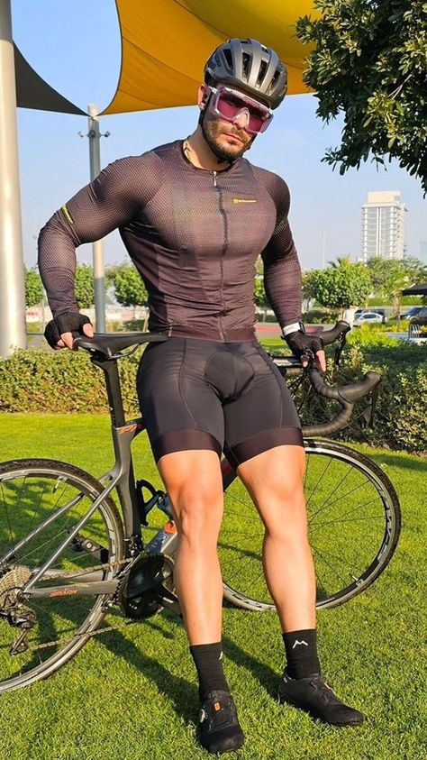 Cycling Outfit Men, Mens Cycling Outfit, Cycling Apparel Men, Mens Cycling Clothes, Glute Exercise, Cycling Attire, Track Cycling, Lycra Men, Mens Cycling