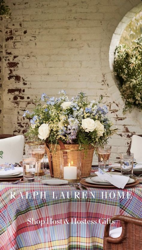 Ralph Lauren Garden Party, Ralph Lauren Flower Arrangements, Lunch Table Settings, Hot Air Balloon Wedding, Vintage French Country, Summer Dining, Outdoor Eating, Table Scape, Tea Party Garden