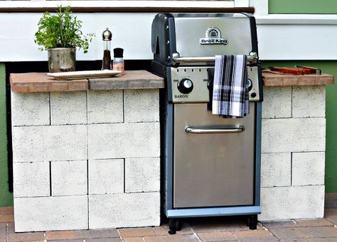 Diy Grill Station, Grill Diy, Outdoor Grill Station, Outdoor Bbq Grill, Diy Grill, Outdoor Kitchen Countertops, Cinder Blocks, Diy Bbq, Grill Station