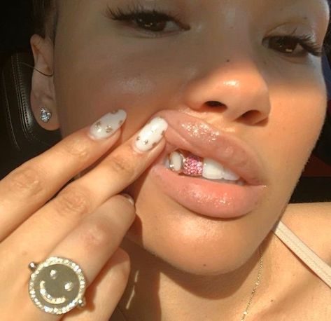 Girl Grillz, Grillz Teeth, Teeth Caps, Diamond Grillz, Diamond Teeth, Grills Teeth, Tooth Gem, Teeth Jewelry, Dope Jewelry