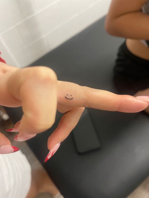 by me :) Smiley Face Finger Tattoo, Smile Face Tattoo, Smiley Face Tattoo, Middle Finger Tattoos, Tiny Finger Tattoos, Cute Simple Tattoos, Finger Tattoo For Women, Small Pretty Tattoos, Sunflower Tattoos