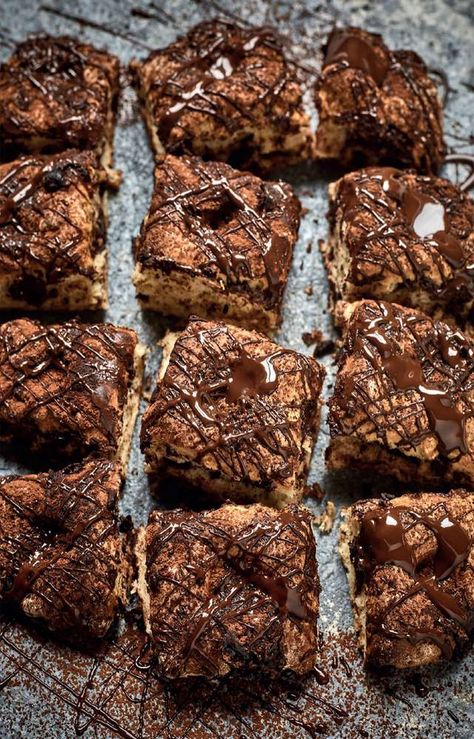 Caramel Soda Bread Tear and Share Chocolate Soda, Tear And Share Bread, Irish Desserts Traditional, Nadia Hussain, Bread Twists, Nadiya Hussain, Irish Desserts, Baking Breads, Yeast Recipes