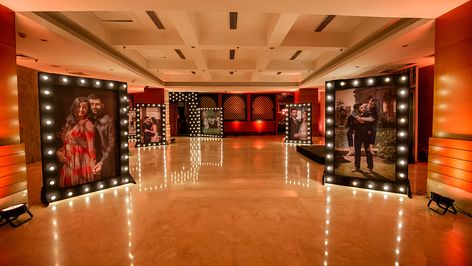 Bollywood Party Decorations, Hollywood Theme Party Decorations, Old Hollywood Prom, Cinema Event, Hollywood Prom, Oscars Theme Party, Academy Design, Bollywood Night, Bollywood Theme Party