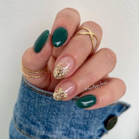 Juniper Green Wedding Nails, September Nails Glitter, Gel Nail Designs Green And Gold, Nail Designs Dark Green And Gold, December Nails Green And Gold, Green Almond Dip Nails, Gold Dip Nail Designs, Emerald Green And Gold Wedding Nails, Gold Sparkle Nail Designs