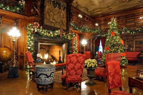 Christmas at the Biltmore, By the Numbers Biltmore House Christmas, Biltmore Estate Christmas, Biltmore Christmas, Best Christmas Vacations, Biltmore House, Conway Twitty, Christmas Destinations, Colonial Christmas, Biltmore Estate