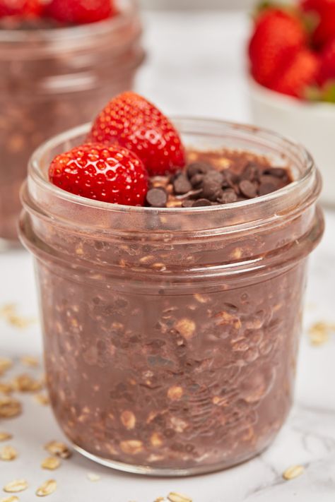 Chocolate Overnight Oats Overnight Oats Chocolate, Oats Chocolate, Chocolate Overnight Oats, Dairy Free Low Carb, Snack Smoothie, Slow Cooker Pasta, Easy Healthy Eating, Overnight Oatmeal, High Protein Breakfast