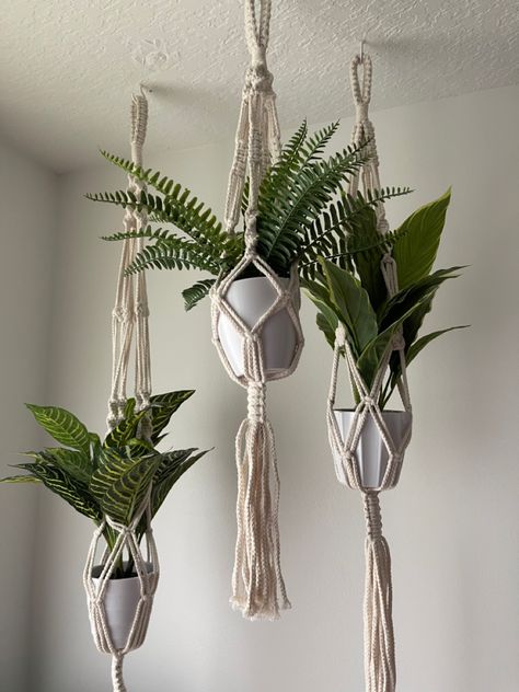 Cute Hanging Plants For Bedroom, Boho Green Decor, Botanical Teenage Bedroom, Boho Style Plants, Plants Boho Bedroom, Hanging Plants Room Decor, Boho Potted Plants, Boho Greenery Bedroom, Bedroom Wall Plant Decor