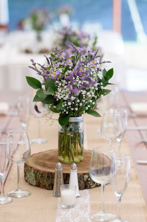 Lavender Wedding Theme, Themes Wedding, Colors Wedding, Lilac Wedding, Wedding Floral Centerpieces, Purple Wedding Flowers, Rustic Wedding Centerpieces, בר מצווה, Lavender Wedding