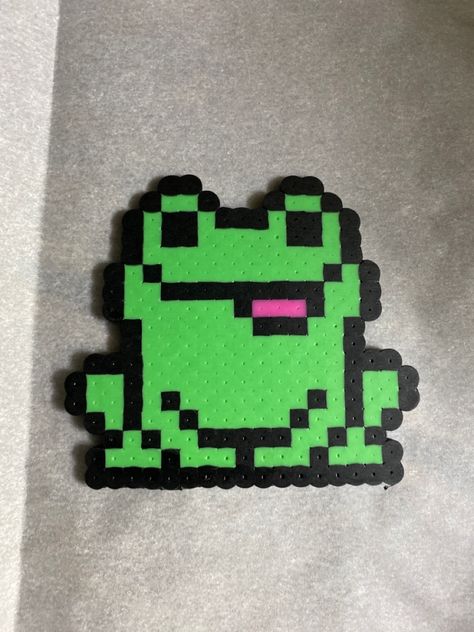 Frog Pearl Bead, Pickle Perler Bead Pattern, Small Frog Perler Bead Pattern, Fuse Beads Aesthetic, Perler Beads Frogs, Perler Beads Ideas Animals, Frog Hama Beads, Green Perler Bead Pattern, Perler Frog