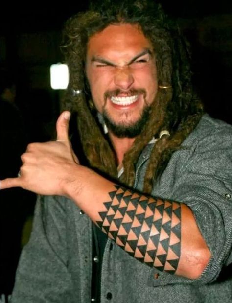 Jason Momoa Tattoo, Mamma Tattoo, Momma Tattoo, Jerome Flynn, Hawaiian Tattoo, Stargate Atlantis, Boys Long Hairstyles, Jason Momoa, Blackwork Tattoo