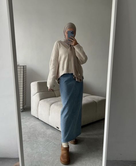 Modest Hijabi Outfits, Spring Basics, Rok Outfit, Hijabi Fits, Modest Casual Outfits, Muslim Style, Cute Modest Outfits, Modest Fashion Hijab, Muslim Outfits Casual