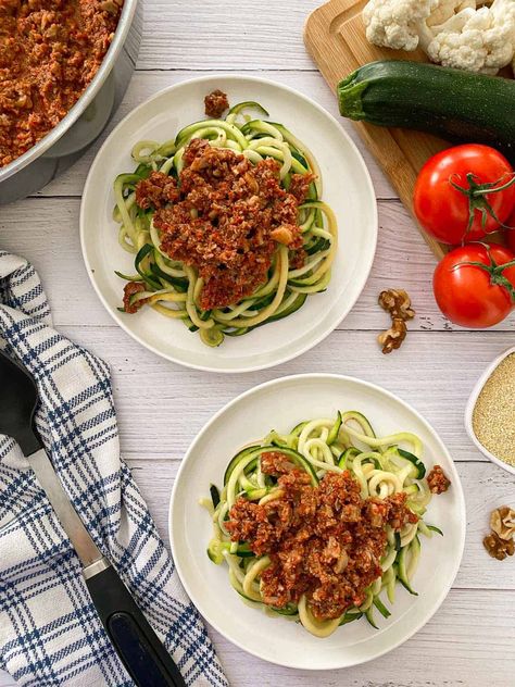 An incredible recipe for vegan zucchini noodles (AKA zoodles) with a hearty bolognese sauce. Enjoy your pasta in a low calorie way with raw or lightly warmed zucchini spaghetti! #vegan #zucchini #veganfood Zucchini Spirals Recipes Spaghetti, Raw Vegan Zucchini Noodles, Zoodles Bolognese, Zucchini Spaghetti Recipe, Spiralized Zucchini Recipes, Zucchini Noodles Spaghetti, Vegetable Bolognese, Vegan Bolognese Sauce, Vegan Spaghetti