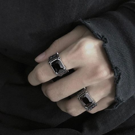 Black Rings Aesthetic Men, Black Rings Aesthetic, Male Rings Aesthetic, Men Rings Aesthetic, Hands With Rings, Rings Male, Gen Z Fashion, Asian Streetwear, Edgy Jewelry