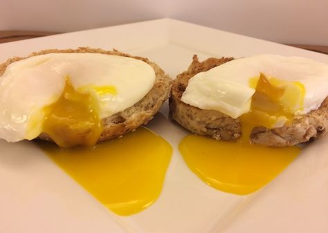 How Long to Poach Eggs Cooking Poached Eggs, How To Make A Poached Egg, Cracked Egg, Hollandaise Sauce, Poached Egg, Whole Eggs, Hard Boiled, Poached Eggs, Hard Boiled Eggs