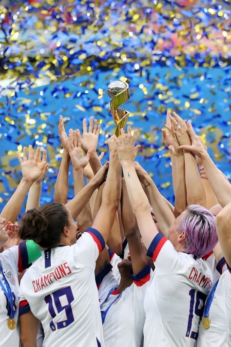 Women’s Football, Soccer Emoji, Us Women's National Soccer Team, Womens World Cup, I Love Soccer, Uswnt Soccer, Soccer Women, Soccer Photography, Football Women